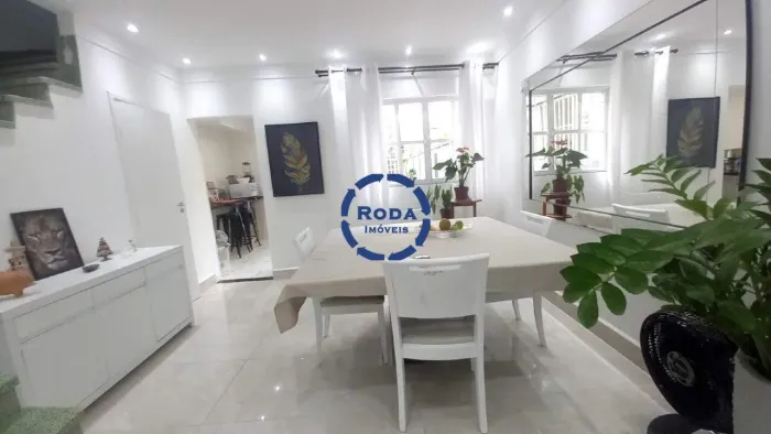 Sobrado à venda com 200m² em Santos, no Bairro do Embaré