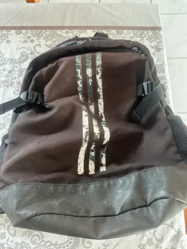 Vendo bolsa preta da adidas usada