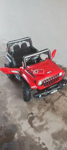Jeep vermelho semi novo