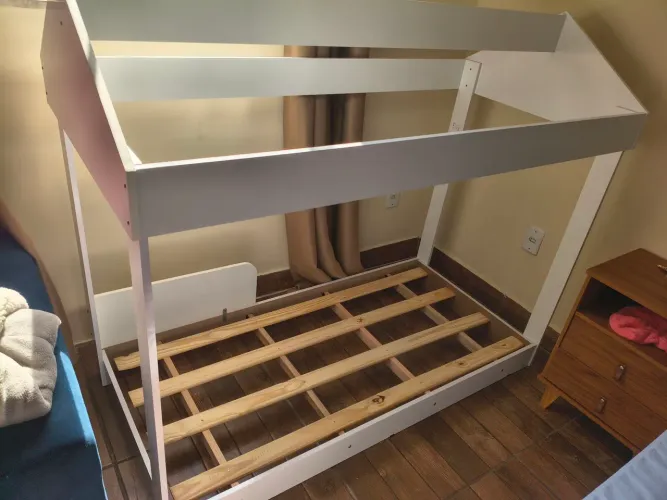 Cama infantil montessoriana