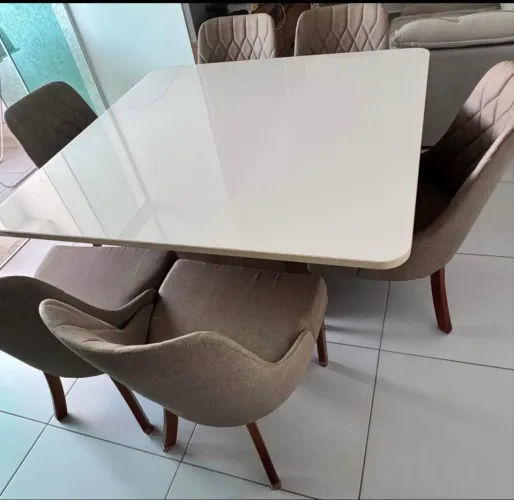 Mesa sem as cadeiras