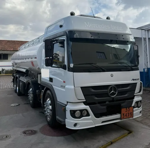 Caminhão Tanque Atego 3030 - 23.000lts - 7 repartições