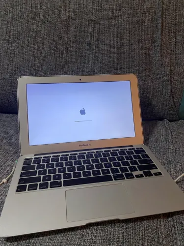 MacBook Air 11- i5 -128GB - macOS Catalina 