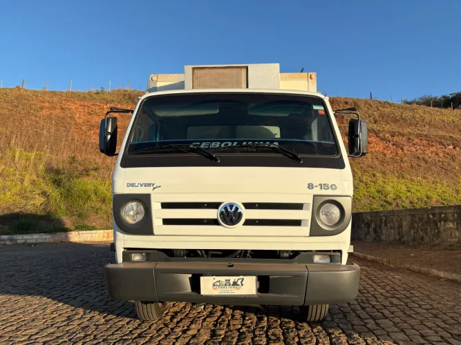 8-150 delivery plus com baú frigorífico -4