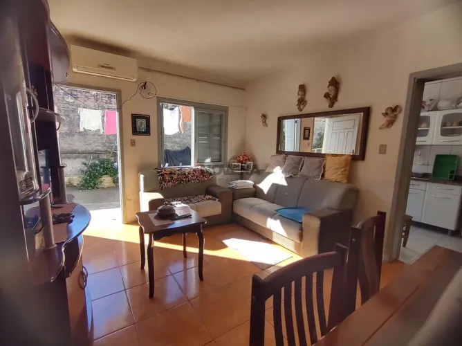 Casa no porto com laje, ótima posição solar