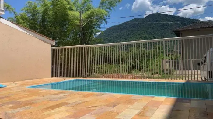 Apto mobiliado Lagoinha Ubatuba | 2 suítes | 80m² | piscina | churrasco