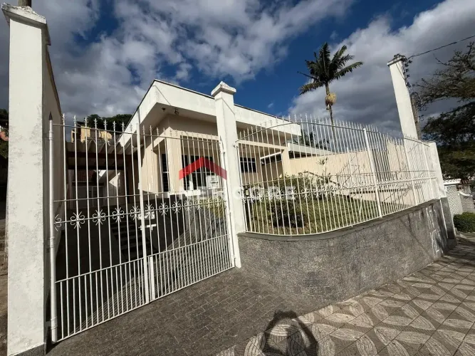 Casa em Rua José Bonifácio de Andrada e Silva - Jardim Meny - São Roque/SP