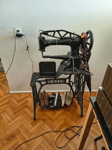 Antiga Máquina de Sapateiro Singer