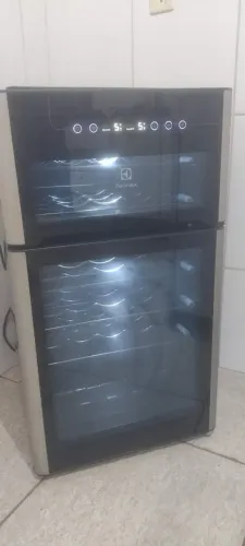 Vendo Adega Vinho Climatizada Electrolux 29 Garrafas 2 Portas Dual Zone e Acabamento Inox