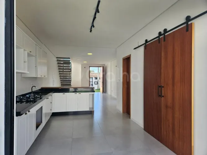 Casa para Venda em Florianópolis, Carianos, 3 dormitórios, 1 suíte, 1 banheiro, 1 vaga