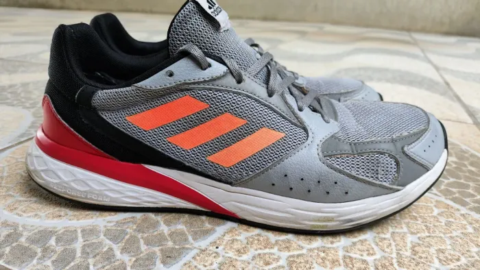 Tênis Adidas tam. 43 - usado