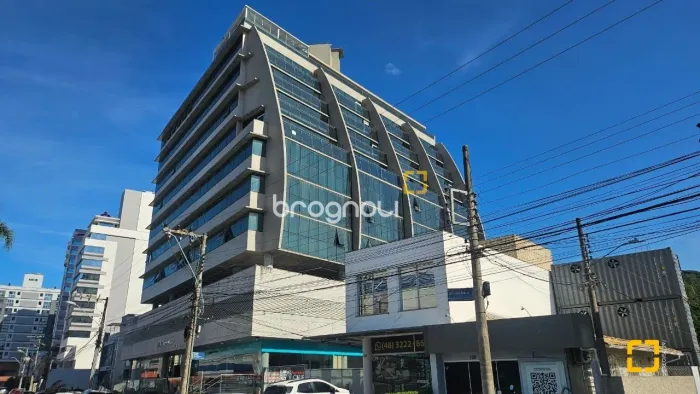 Studio mobiliado e decorado à venda na Agronômica