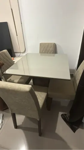 vendo conjunto de mesa (2 meses de uso)