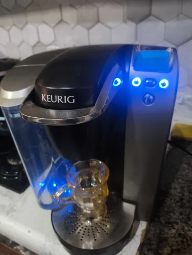 Cafeteira keurig com defeito
