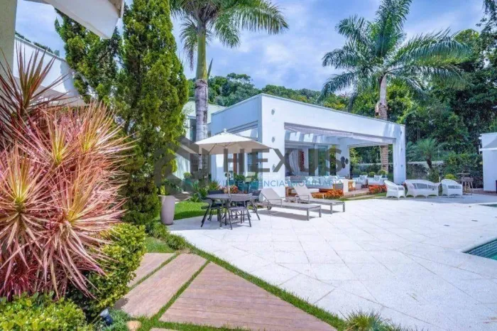 Casa reformada com varanda gourmet e piscina no Jardim Pernambuco I, Guarujá