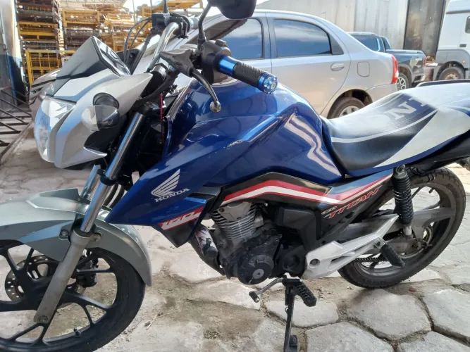 Vendo uma Titan 160 tudo certinho