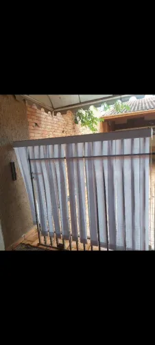 Vendo persiana azul só por 30 reais funciona tudo certinho