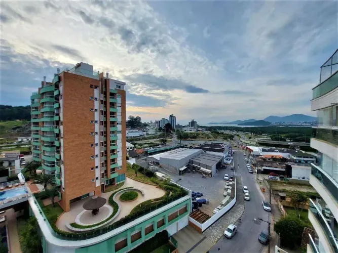 Cobertura Duplex com 4 quartos e 2 vagas no bairro Trindade, em Florianópolis/SC.