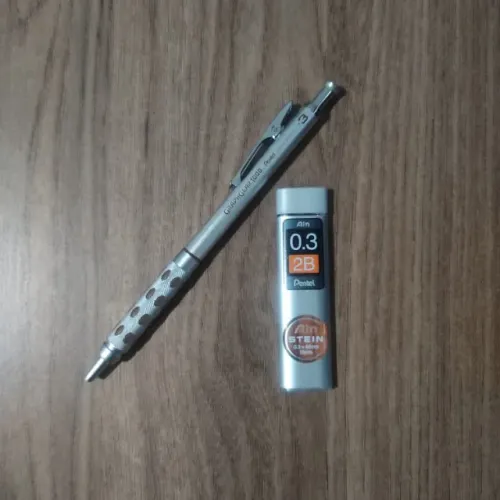 Lapiseira PENTEL profissional + grafite