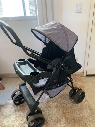 Carrinho de bebê em bom estado