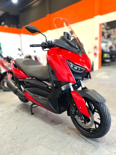 XMax 2024 vermelha Yamaha