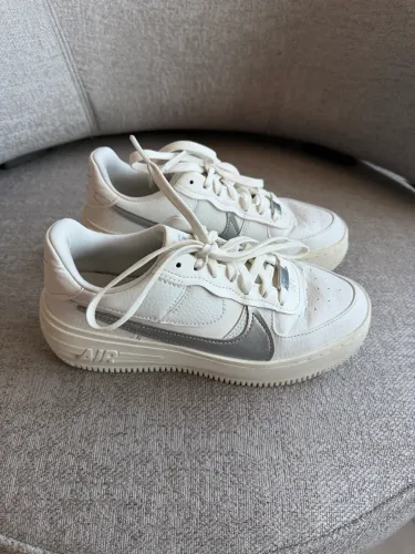 Tems Nike Air Force 1