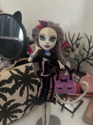 MONSTER HIGH CATRINE NEWSCAREMASTER
