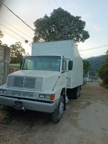 Baú 7.80 x 2.60 x 2.60.