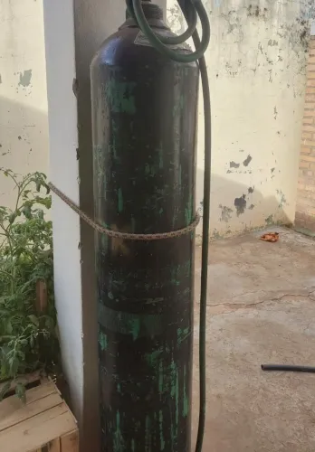 Cilindro de oxigênio industrial