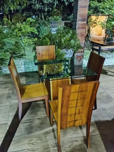 Mesa Rústica com tampo de vidro