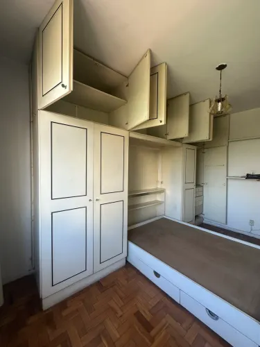 Armário e cama