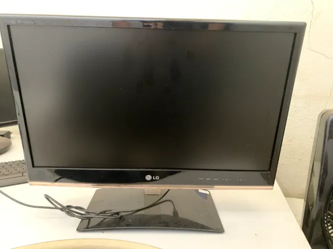 ? TV/MONITOR LG M2250D 22
