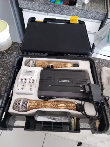 MICROFONE DUPLO PERSONALIZADO COMPLETO COM MALETA E CARREGADOR DE PILHAS +PILHAS