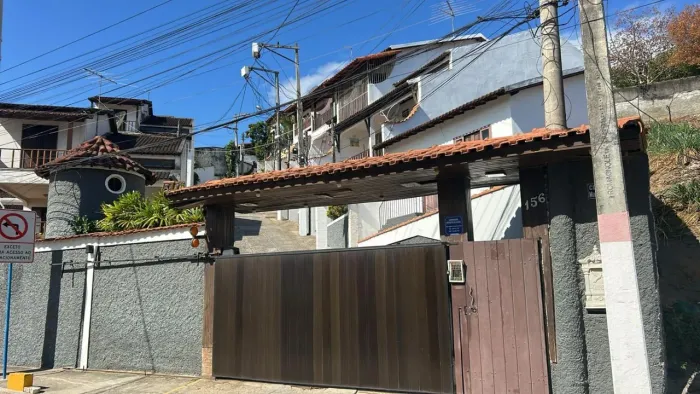 Casa triplex para locação residencial Condomínio Mirante da Lagoa Centro - Maricá/RJ