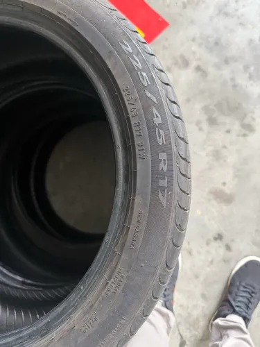 Pneus 225/45 R17 