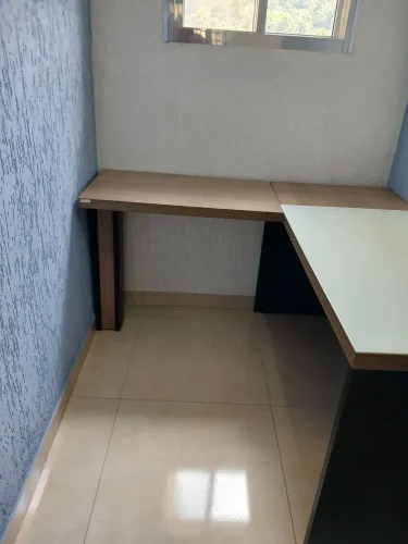 Mesa de escritório 2 em 1 em madeira com vidro