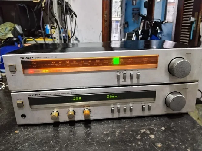 Amplificador e tuner toca disco e caixas integrado Sharp SM 31