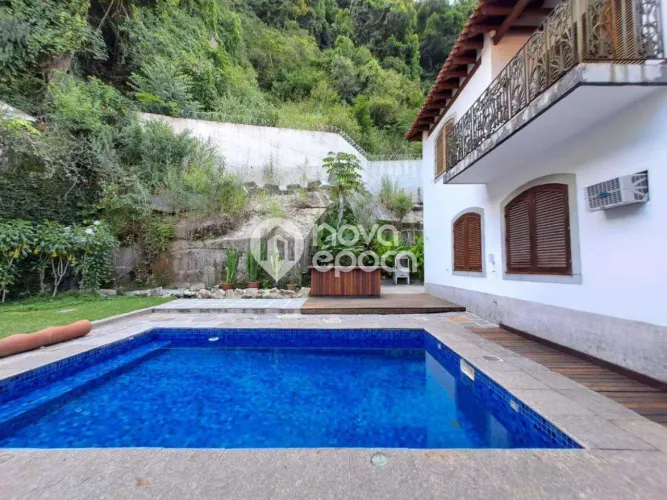 Cosme Velho | Casa 5 quartos, sendo 4 suites