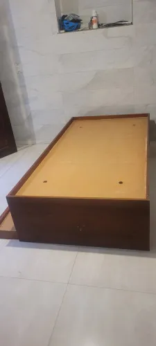 Cama de madeira boxe solteiro.