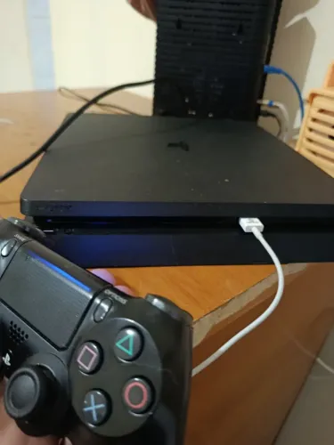 PS4 slim 1TB