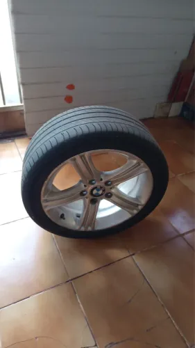 Roda BMW 320 original com pneu