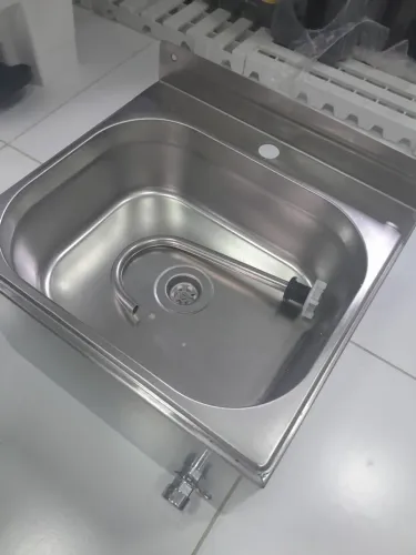 Lavatório para mãos com acionamento