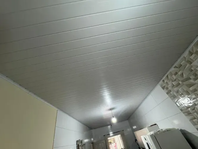 FORRO DE PVC BRANCO E AMADEIRADO
