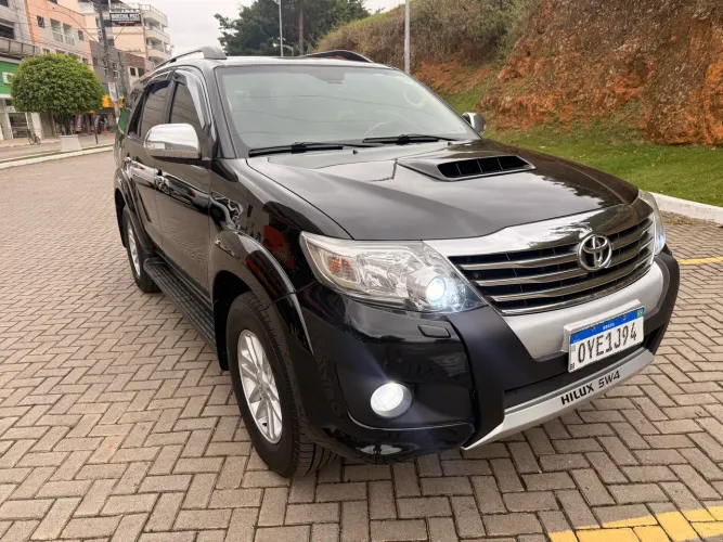 Toyota Hilux SW4 SRV D4-d 4X4 3.0 TDI Dies. AUT 2014