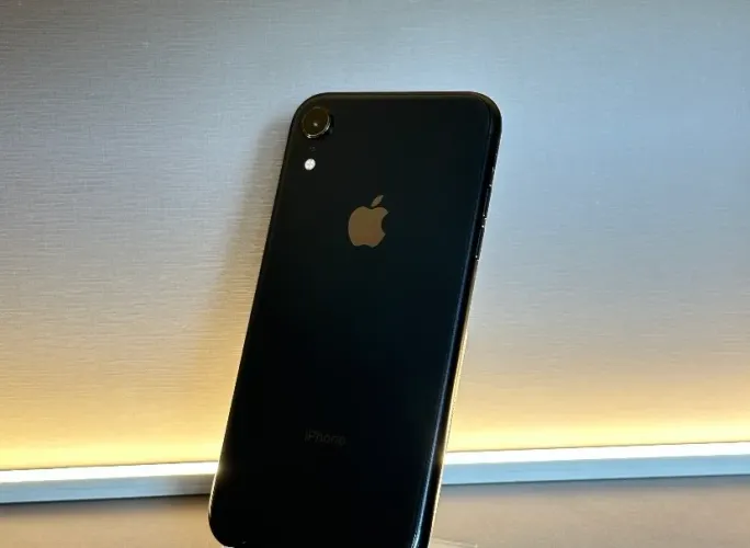 iPhone XR 128GB por R$850! Ótimo estado, funcionando perfeitamente. Chama!