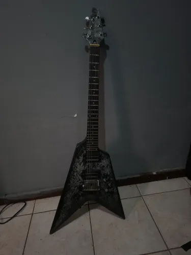Guitarra Luthier estilo Flying V