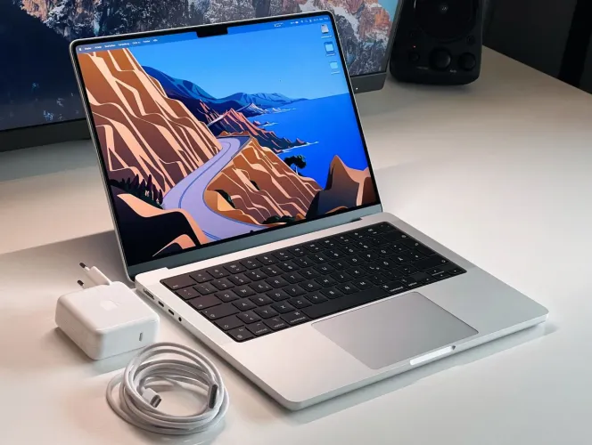 MACBOOK PRO M4 14 INCH - 24 GB RAM - 512 GB ARMZ- 29 Ciclos