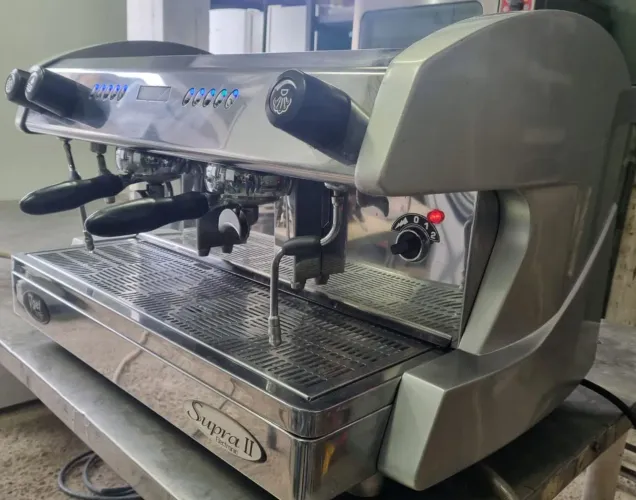 Kit Cafeteria Profissional | Máquina de Café Expresso + Moinho