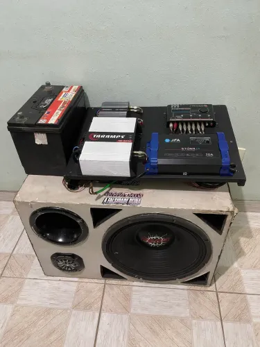 VENDE-SE SOM AUTOMOTIVO TOCA MUITO