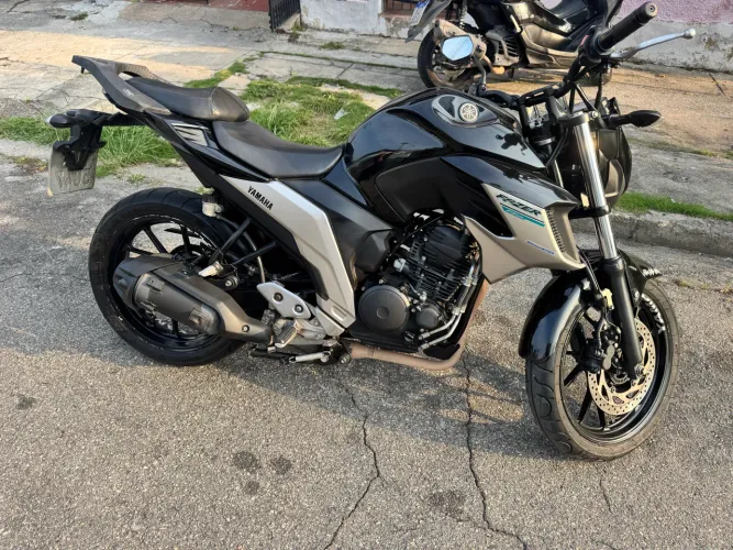 VENDO FZ25 - 2020/2021 - 250cc